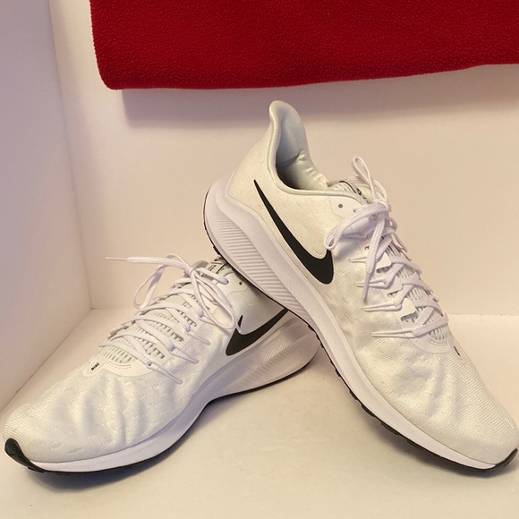 nike zoom vomero 4